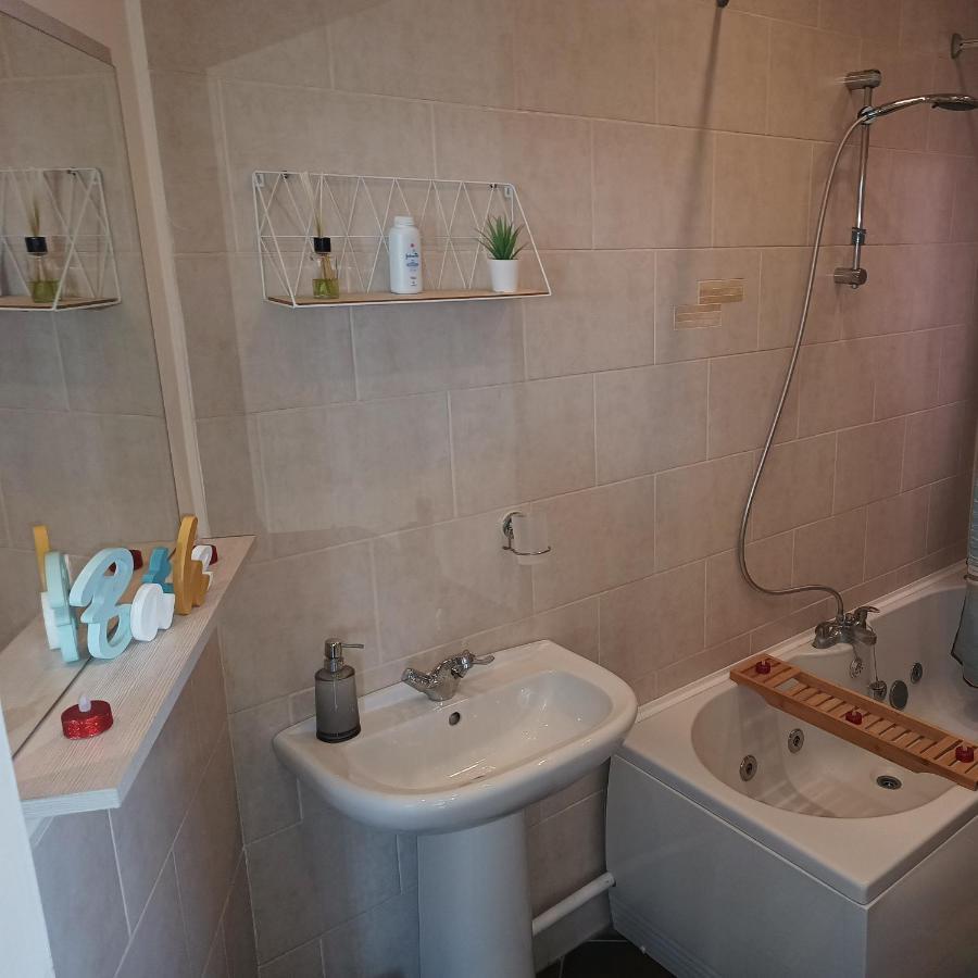 Roman Bank With Spa Bath, Terrace And Mermaid'S Teepee Skegness Bagian luar foto