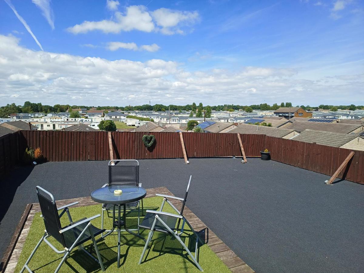Roman Bank With Spa Bath, Terrace And Mermaid'S Teepee Skegness Bagian luar foto
